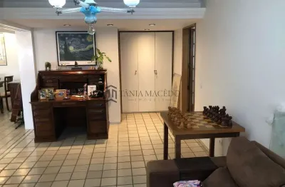 Apartamento à venda com 320m², 3 dormitórios, sendo 2 suítes, a suíte master possui closet e uma va