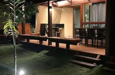 Flat à venda com 85m2, 2 dormitórios, sendo 1 suíte, sala, cozinha, área de serviço e deck externo