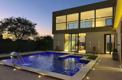 Casa à venda com 311m², com 5 suítes, salas amplas, wc social, cozinha, piscina, cruzeiro, gravatá,