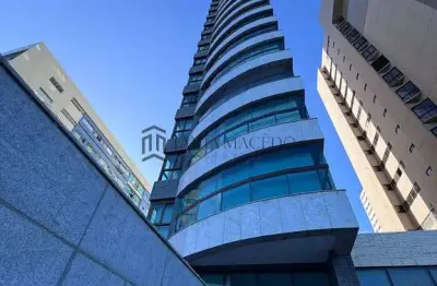 Apartamento à venda, 3 suites, sala para 3 ambientes, lavabo, varanda com vista para o mar e duas v