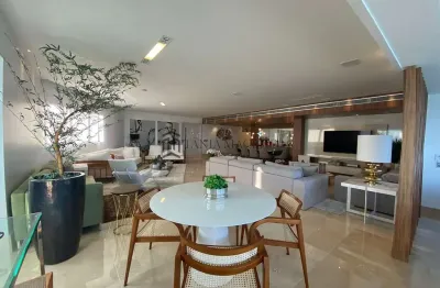 Apartamento à venda com 380m2, 4 
dormitórios sendo 4 suítes (1 master com closet e banheira) e 4 v