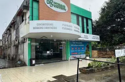 Prédio comercial, em localização privilegiada, 7 salas comerciais no terreo e 2 apt 150m² no 1ª and