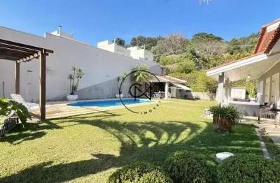 Casa térrea em condomínio fechado, 3 suítes, 4 vagas, 270m²