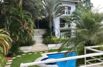 Casa espaçosa à venda com 695m² no alto da boa vista com 4 suítes e 4 vagas!