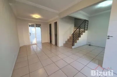Linda casa em condominio: 3 quartos, 1 suite e sala ampla, localização privilegiada! Oportunidade Imperdivel