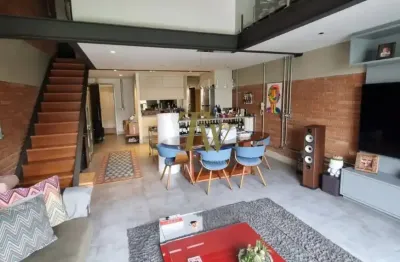 Magnífico apartamento duplex mobiliado em localização privilegiada