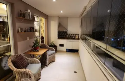 Excelente apartamento em rua tranquila e com varanda gourmet