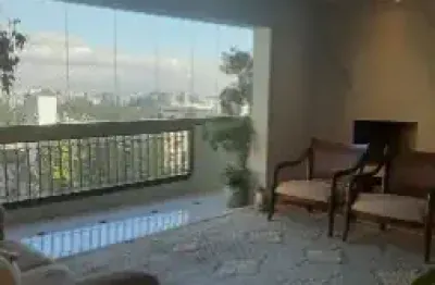 Lindo apartamento em rua tranquila e próximo ao comércio local