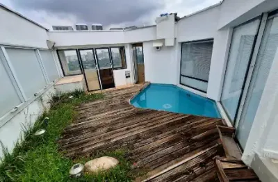 Magnífica cobertura duplex mobiliada no coração do itaim bibi