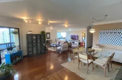 Magnífico apartamento em rua tranquila e próximo ao comércio local