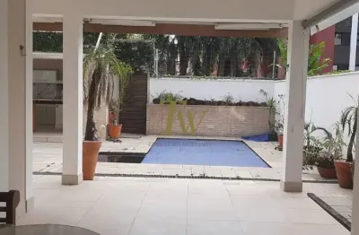 Casa em condomínio - excelente localização com fácil saída para a marginal