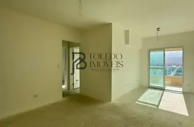 Apartamento de 2 dormitórios sendo 1 suíte, prédio frente mar no bairro vila mirim - praia grande