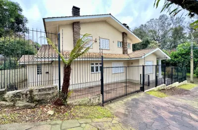 Casa individual em terreno de esquina em  excelente localização