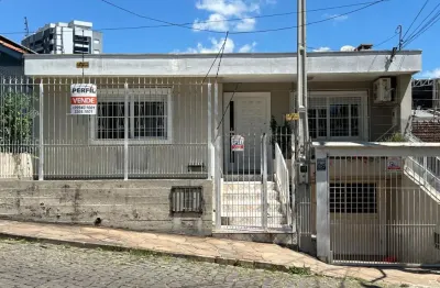 Linda casa à venda, no bairro floresta em caxias do sul com 3 dormitórios