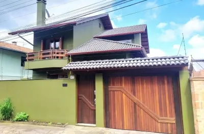 Incrível casa à venda em caxias do sul, localizada no bairro desvio rizzo.
