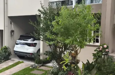 GCI NEGÓCIOS IMOBILIÁRIOS  vende excelente sobrado semi mobiliado no bairro Bela Vista.