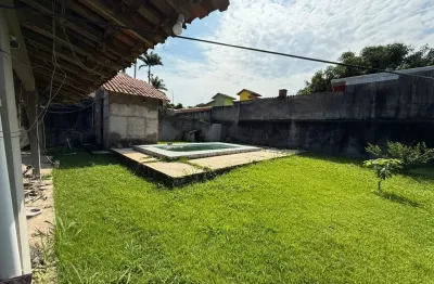 Excelente casa linear com 2 quartos, sendo 1 suíte, terreno de 420m2 em itaipú - niterói/rj