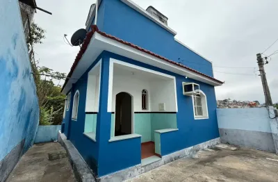 Ótima casa linear com 2 quartos no bairro caramujo em niterói/rj