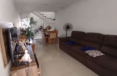 Casa no bairro cidade nova, quintal, 2 vagas, móveis planejados. região de ipatinga, mg