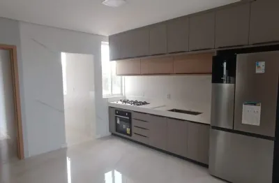 Cobertura bairro iguaçu. cód. c051. 3 suítes, ofurô, mezanino, elevador, móveis planejados, 2 vgs livres, área gourmet. vista para ipatingão