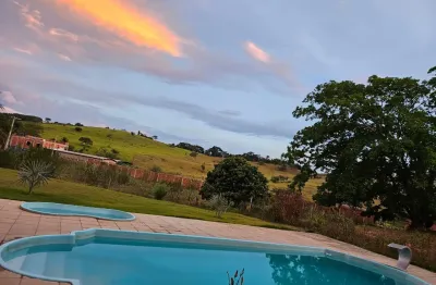 Chácara cód. ch045 em belo oriente, casa laje com quatro quartos, quintal, pomar, duas piscinas, poço artesiano e energia elétrica. 2.112 m². plana e cercada.