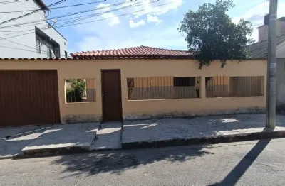 Casa em Ipatinga, Cód. K240. B; Jardim Panorama. 4 quartos, 174 m². Quintal e Jardim. Perto da avenida e do Parque Ipanema