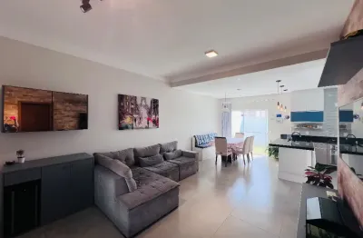 Casa em condominio à venda com 3 quartos, 1 suíte e quintal