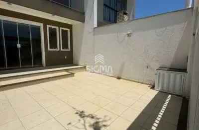 Casa com 3 quartos para alugar na rua cacilda becker, 130, vale das palmeiras, macaé, 121 m2 por r$ 3.500