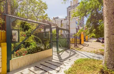 Casa em condomínio fechado com 3 quartos à venda na rua joão abbott, 432, petrópolis, porto alegre por r$ 1.300.000