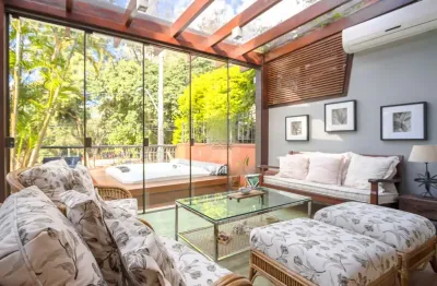Casa em condomínio fechado com 4 quartos à venda na rua ênio andrade, 320, três figueiras, porto alegre por r$ 8.900.000