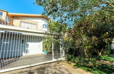 Casa com 4 quartos à venda na rua doutor barbosa gonçalves, 261, chácara das pedras, porto alegre por r$ 1.590.000