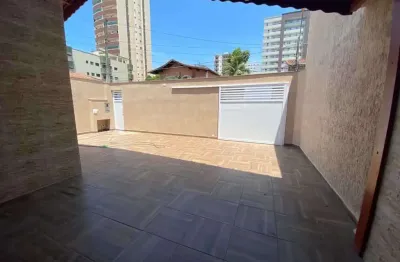 Casa térrea isolada, 03 quartos com piscina e churrasqueira na ocian!!!