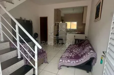 Charmosa Casa Sobrado à Venda na Aviação, Praia Grande - 2 Quartos