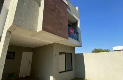 Ótimo sobrado triplex novo, 3 quartos, terraço, em excelente localização no xaxim;