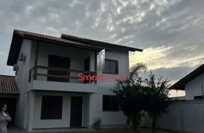 Casa com 4 quartos para alugar na caio-jonas-portella, 162, centro, tijucas por r$ 6.500