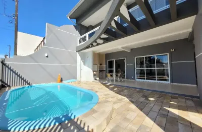 Lindo sobrado com piscina no centro de guaratuba, ideal para quem busca a exclusividade de uma casa na  melhor região de guaratuba