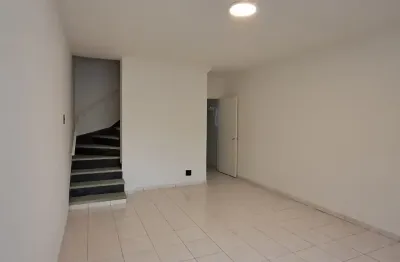 Sobrado 2 dorms, 2 banh, 2 vgs garagem + edícula - totalmente reformado - Proximo ao Poupa Tempo Lapa. Aceita troca por apto.