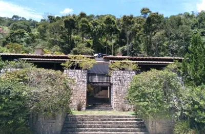 Magnifica fazenda em araras, no vale das videiras,cercado de verde