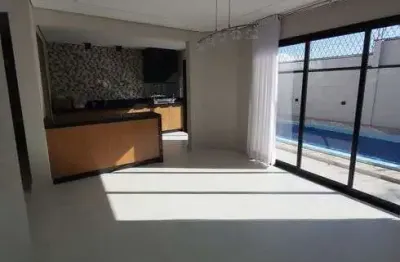 Sobrado com três suítes, piscina, área gourmet em condomínio com lazer completo