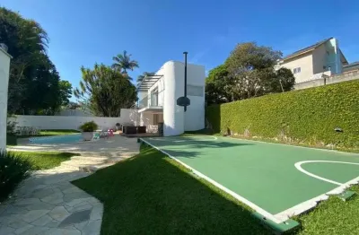 Linda casa com 04 suítes em excelente localização, imóvel incrível