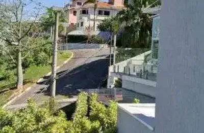 Casa de condomínio para venda possui 243 metros quadrados com 3 quartos