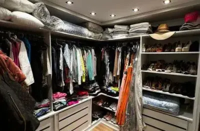 Casa de condomínio para venda possui 240 metros quadrados com 3 quartos