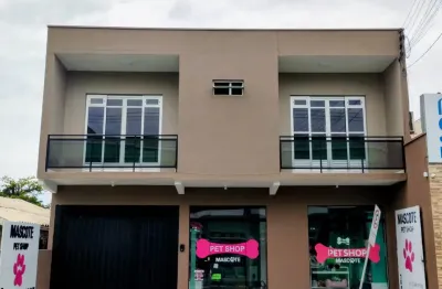 Aluga-se lindo sobrado com 2 dormitorios sendo 1 suíte + closet + 2 sacadas