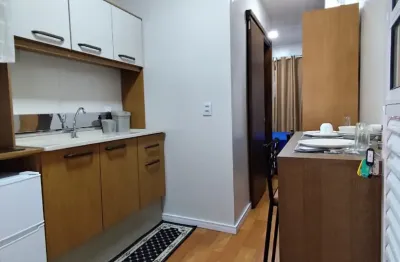 Alugo: oito casas containers studio novíssimas, mobiliadas, com eletrodomésticos, cama box casal c/colchão, utensílios domésticos, e demais acessórios.