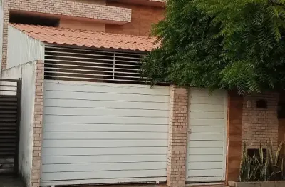 Casa com 3 Quartos, Suíte e Área Externa Coberta – Conforto, Segurança e Ótimo Aproveitamento do Terreno