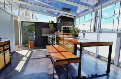Casa com 3 quartos, sendo 3 suítes, piscina no córrego grande!