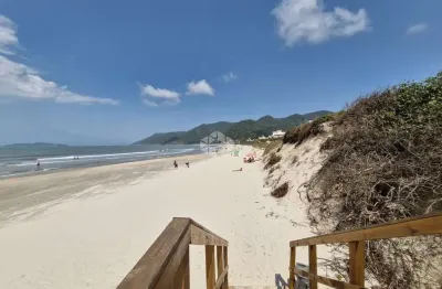 Terreno plano a pouco metros do mar na praia dos açores em florianópolis!