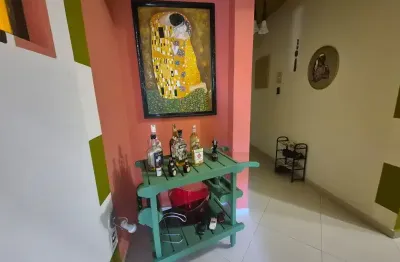 Apto na ponta da praia 2 dorms suíte garagem suficiente