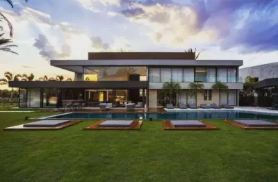 Casa em condomínio fechado com 5 quartos à venda na praça china, 648, alphaville, santana de parnaíba por r$ 55.000.000