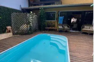 Casa em condomínio fechado com 4 quartos à venda na rua 3000, 761, centro, balneário camboriú por r$ 2.700.000